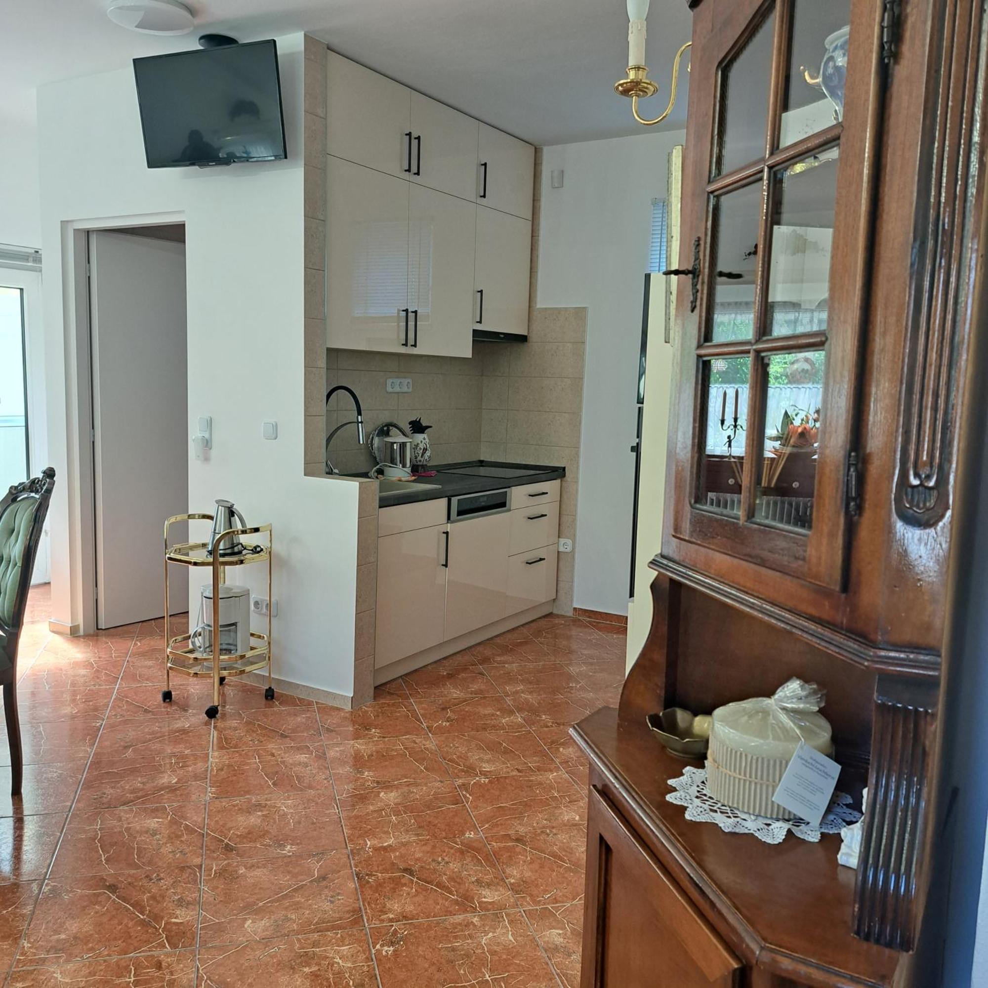 Appartement Tavirozsa à Balatonfůzfő Extérieur photo