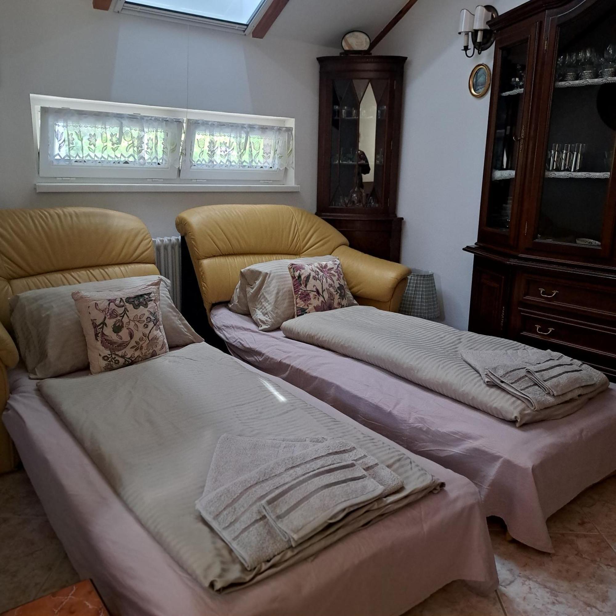 Appartement Tavirozsa à Balatonfůzfő Chambre photo