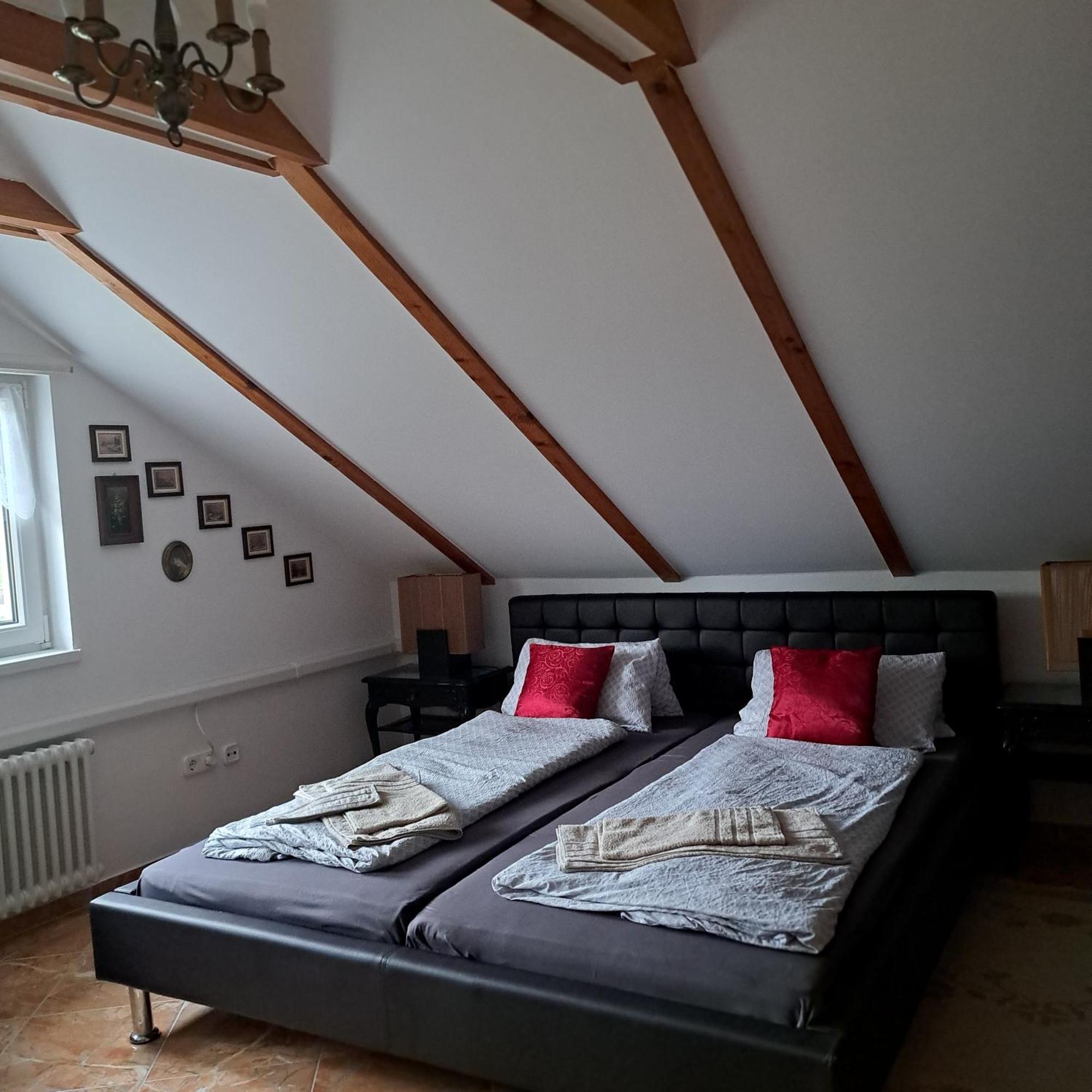 Appartement Tavirozsa à Balatonfůzfő Chambre photo