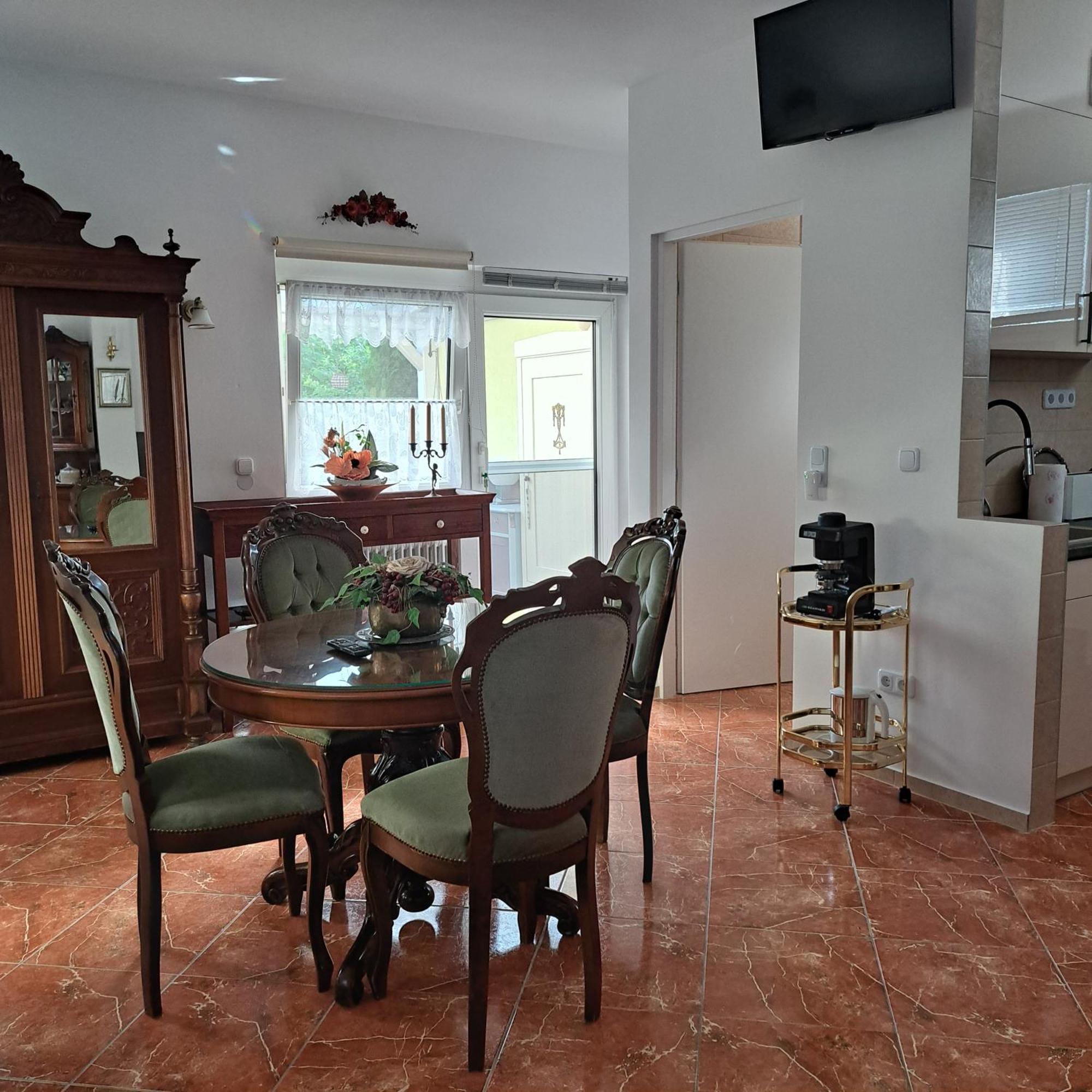 Appartement Tavirozsa à Balatonfůzfő Extérieur photo